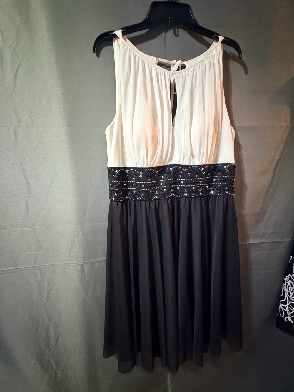 Sleeveless Two-Tone Midi Dress with Embellished Waistband